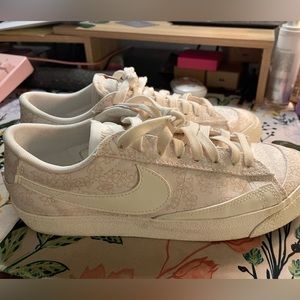 Nike Low Blazers Women’s 9.5
